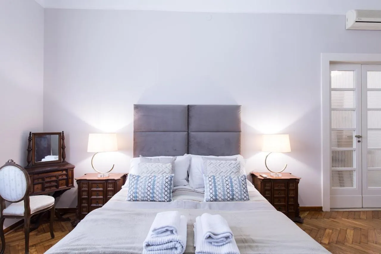 Grandapartments Piazza Carita Napoli contacts
